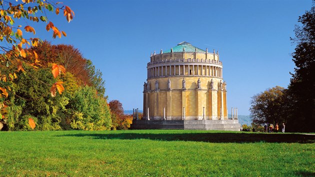 Pomnk nmeckho sjednocen na vrcholu Michelsberg u Kelheimu