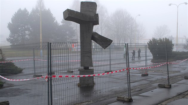 Plastika Smrnk ped havovskm elezninm ndra m na kahnku. (18. ledna 2014)