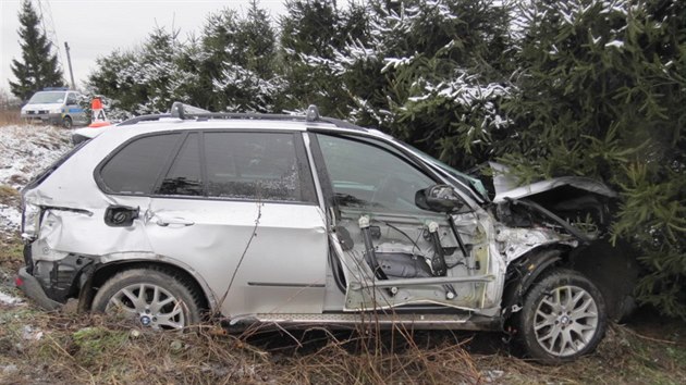 Snmek z nehody, pi n ve tvrtek nedaleko umperka dolo ke srce vlaku a automobilu. Jeho idii se udlalo zle, vylpl tak brzdov pedl. Jeho vz se vzpt kvli zaazen rychlosti a automatick pevodovce rozjel pmo pod vlak. (24. ledna 2013)