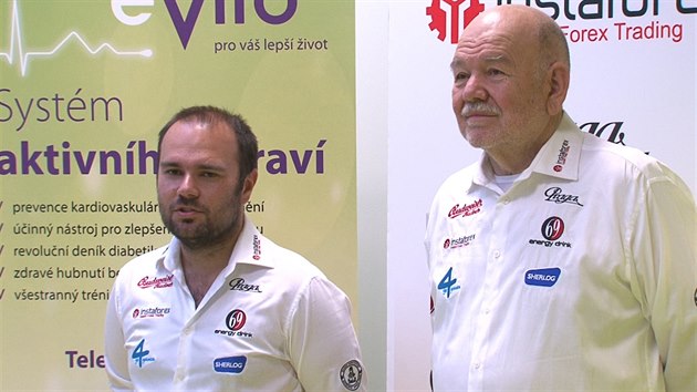 Ale Loprais (vlevo) a Karel Loprais hodnotili na tiskov konferenci leton Rallye Dakar.