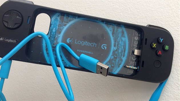 Logitech Powershell - prodluovac kabel umon pipojen sluchtek, zatmco pes USB se nabj integrovan baterie, kter prodlou hern dobu. 