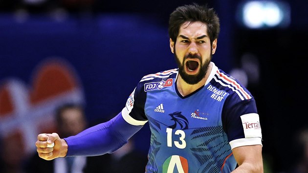 Francouzsk hzenk Nikola Karabatic se raduje z glu. 