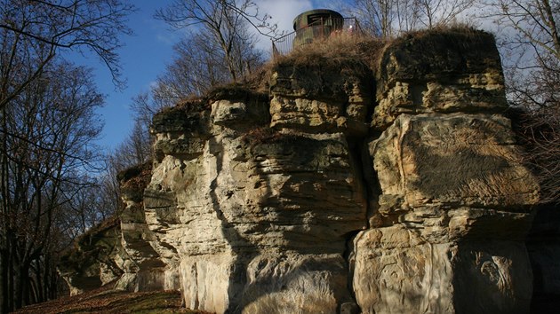 Hostibejk s bunkrem protileteck obrany na vrcholu