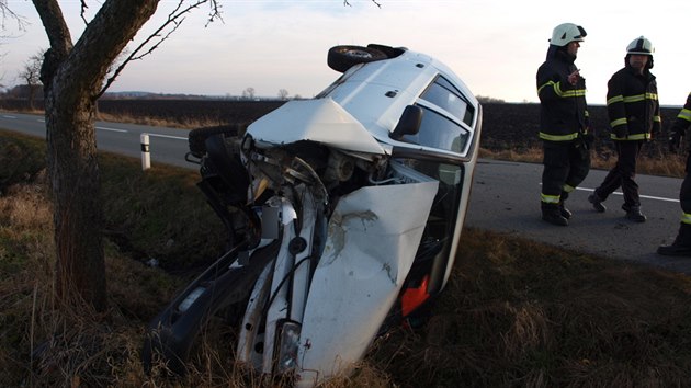 Dopravn nehoda mezi Novm Bydovem a Skochovicemi na Hradecku (19.1.2014).