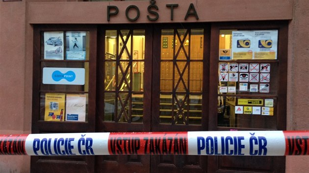 Policie opt uzavela ulici na praskch Vinohradech kvli hlen bomb (22. ledna 2013)