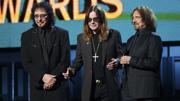 Tony Iommi, Ozzy Osbourne a Geezer Butler z Black Sabbath uvdj vystoupen Ringa Starra. (Grammy 2013)