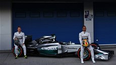 Váné výrazy jezd stáje Mercedes. Lewis Hamilton (vpravo) a jeho kolega Nico