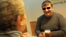 Radek Žalud při rozhovoru ve známé českobudějovické restauraci Masné krámy. Radek Žalud při rozhovoru ve známé českobudějovické restauraci Masné krámy.