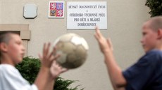 Cedule na dobřichovickém zařízení už nebude hlásit, že jde o dětské... Cedule na dobřichovickém zařízení už nebude hlásit, že jde o dětské...