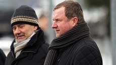 Reprezentaní trenér Pavel Vrba sleduje pípravné utkání Slavie proti ikovu.