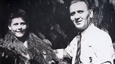Bohumil Geist se synem Zdeňkem. Na snímku z roku 1945 ještě Bohumil Geist... Bohumil Geist se synem Zdeňkem. Na snímku z roku 1945 ještě Bohumil Geist...