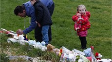 Na tíletého Mikaeela Kulara vzpomínají dti z Edinburghu. (18. ledna 2014)