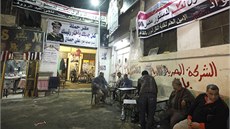 Podobizny Abdela Fataha Sisiho jsou k vidní na ad míst v Káhie, polní
