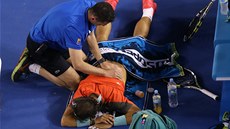 V PÉI FYZIOTERAPEUTA. Zatímco Rafael Nadal ve finále Australian Open. 