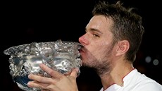 S TROFEJÍ. Stanislas Wawrinka po triumfu na Australian Open. 