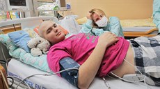 Hematologicko-onkologické oddělení Dětské kliniky FN Plzeň navštívila Vendula... Hematologicko-onkologické oddělení Dětské kliniky FN Plzeň navštívila Vendula...
