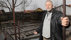 Jaroslav Kašpar vede spor s úřady o užívání pozemku v Nebílovském Borku u Plzně. Jaroslav Kašpar vede spor s úřady o užívání pozemku v Nebílovském Borku u Plzně.