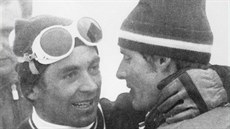 Jean-Claude Killy (vpravo) blahopřeje svému sokovi Karlu Schranzovi ke zlatu z Jean-Claude Killy (vpravo) blahopřeje svému sokovi Karlu Schranzovi ke zlatu z