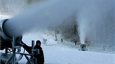Umělé zasněžování na ještědské sjezdovce. Umělé zasněžování na ještědské sjezdovce.