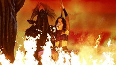 Katy Perry pi vystoupení s písní Dark Horse (Grammy 2013)