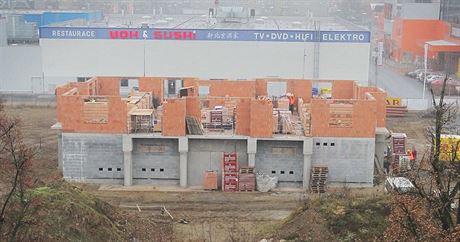 Výstavba nových byt v Plzni na Borech mezi Sukovou a Kaplíovou ulicí.