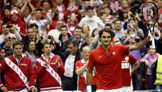 APLAUS PRO AMPIONA. výcarský tenista Roger Federer slaví vítzství pi