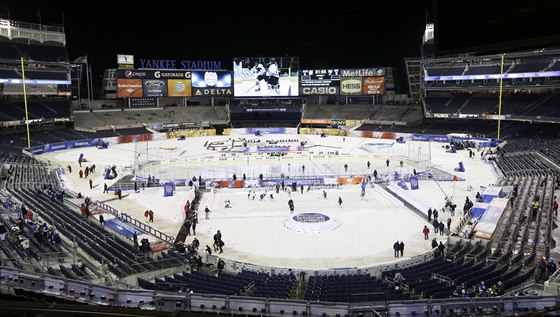 HOKEJ NA BASEBALLU. Newyorské hokejové derby mezi Islanders a Rangers se...