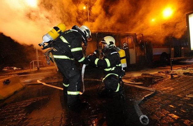 Hoící autobus na Novodvorské