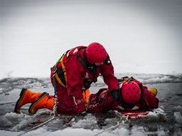 "Pi rzných variantách záchrany koleg-figurant hasii vyuívali také...