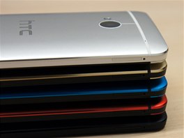 Detail slotu pro SIM kartu u vech barevných verzí HTC One