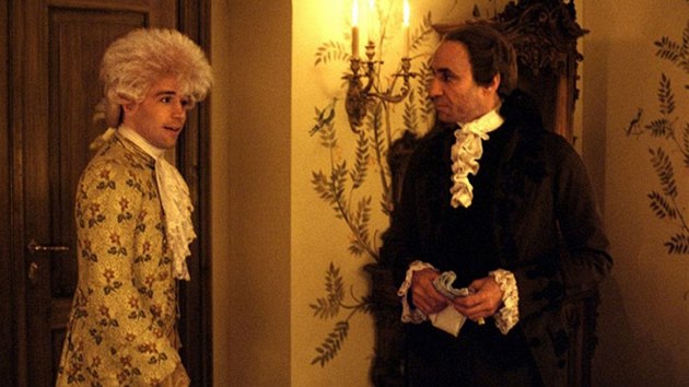 Z Formanova fillmu Amadeus: Tom Hulce jako Mozart, F. Murray Abraham jako Salieri