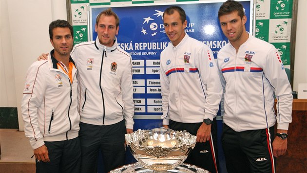 Jean-Julien Rojen, Thiemo de Bakker, Luk Rosol a Ji Vesel po losovn daviscupovho duelu mezi eskem a Nizozemskem. 