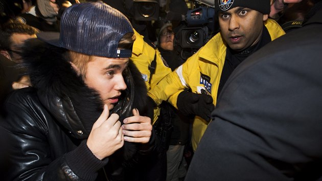 Justin Bieber na policejn stanici v kanadskm Torontu