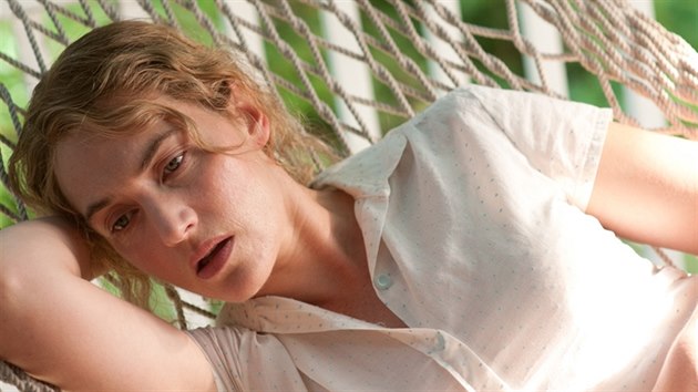 Kate Winsletov ve filmu Prodlouen vkend (2013)