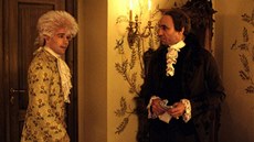 Z Formanova fillmu Amadeus: Tom Hulce jako Mozart, F. Murray Abraham jako...