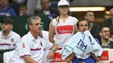 MLČENÍ NA LAVIČCE. Radek Štěpánek a Jaroslav Navrátil (vlevo) v utkání Davis MLČENÍ NA LAVIČCE. Radek Štěpánek a Jaroslav Navrátil (vlevo) v utkání Davis