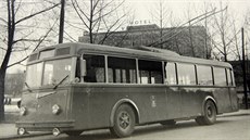 Trolejbus na zlínském náměstí Práce pod Velkým kinem Trolejbus na zlínském náměstí Práce pod Velkým kinem