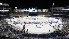HOKEJ NA BASEBALLU. Newyorské hokejové derby mezi Islanders a Rangers se... HOKEJ NA BASEBALLU. Newyorské hokejové derby mezi Islanders a Rangers se...