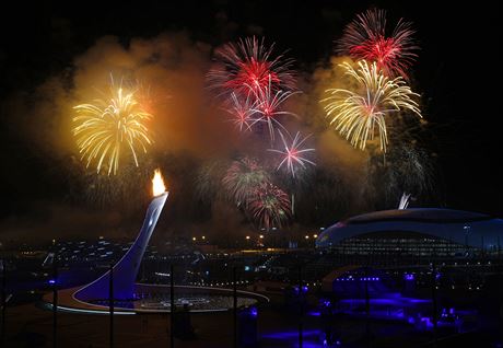 Nad ruskm Soi se rozhoel olympijsk ohe. (7. nora 2014)