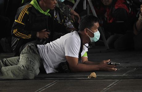 Stelba na provldn aktivisty v Bangkoku (1. nora 2014)