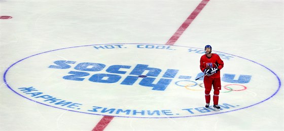 Hokejový veterán Petr Nedvd pi prvním spoleném tréninku hokejové...