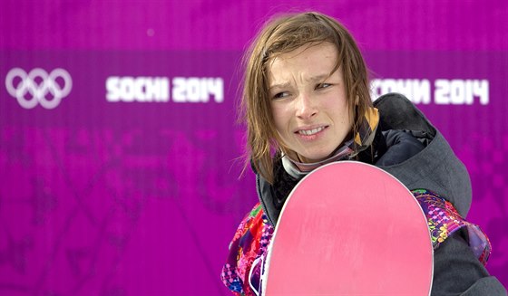 eská snowboardistka árka Panochová v cíli po druhém kole olympijského finále...