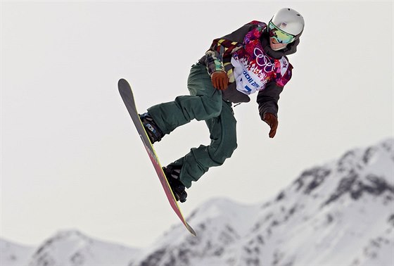eská snowboardistka árka Panochová pi své finálové jízd ve slopestylu. (9....