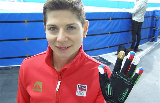 ORIGINÁLNÍ RUKAVICE. Rychlobruslaka Kateina Novotná a její olympijsky...