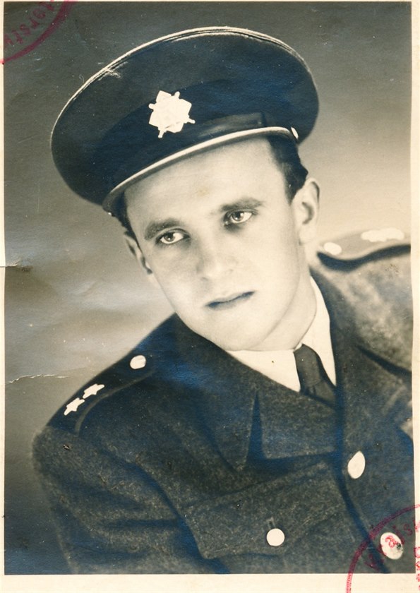 Josef Hasil v uniform Sboru národní bezpenosti.