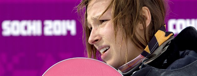 Česká snowboardistka Šárka Pančochová v cíli po druhém kole olympijského finále... Česká snowboardistka Šárka Pančochová v cíli po druhém kole olympijského finále...