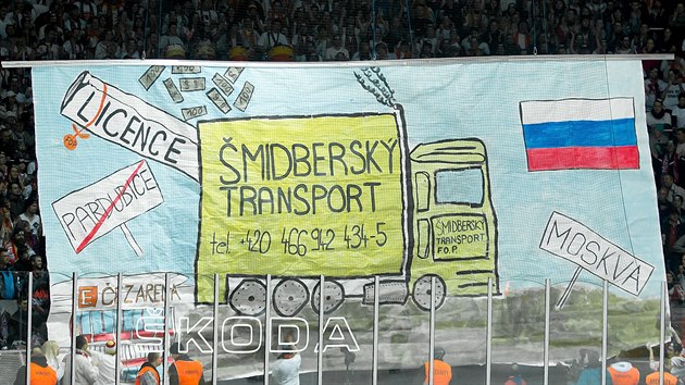 Transparent fanouk pi vchodoeskm derby mezi Hradcem Krlov a Pardubicemi.