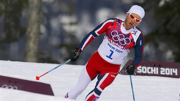 Norsk zvodnk Martin Johnsrud Sundby pi zvodu skiatlonist na 30 kilometr ve stedisku Laura Cross Country. (9. nora 2014)
