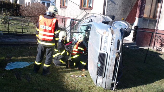 kodovka po ponien zahrady skonila na boku. (4. nora 2014)