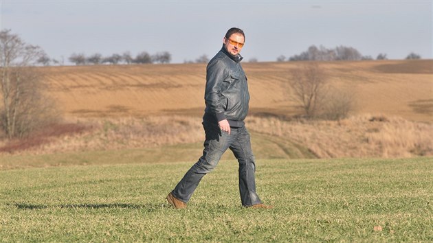 Petr Kleka, farmá z Bartoovic na Novojiínsku, se byl podívat i na pole s...